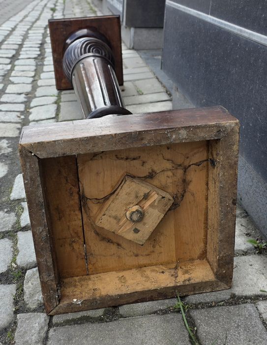 Duży, przedwojenny słupek, gerydon