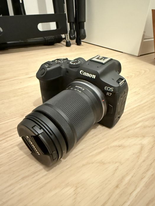 Canon R7 + Lente Kit 18-150mm 3.5-6.3 NOVA