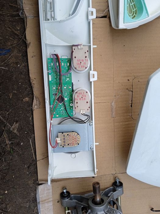 Продам стиральную машину по запчастям  Ariston