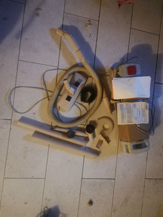 Odkurzacz PRL na chodzie