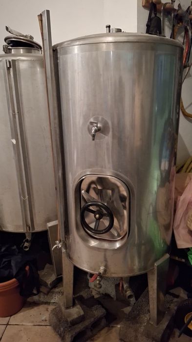 Vendo 2 cubas inox usadas, em bom estado.