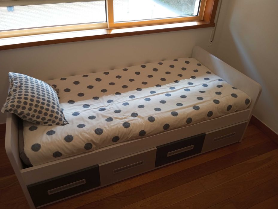 Cama de Solteiro + Armário
