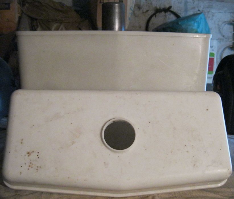 Бачок под унитаз СССР с двумя запасными поплавками