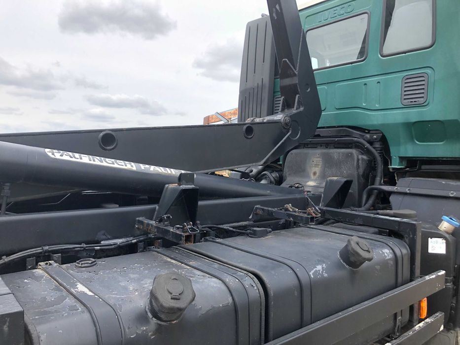 Iveco Trakker, hakowiec, napęd 4x2, 360kM, 2009 rok