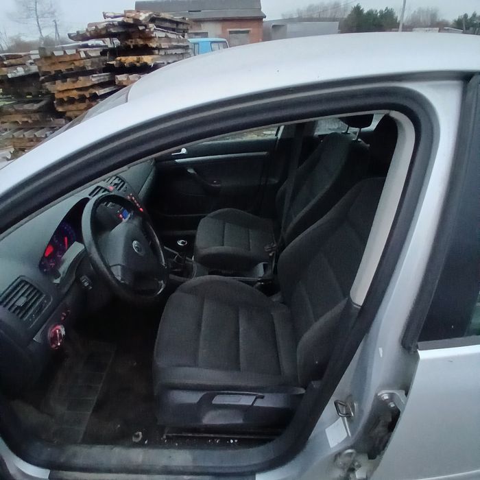 Volkswagen Golf 5 • 2005 рік • 1.6 бензин • 6-ступка • Розбір на запча