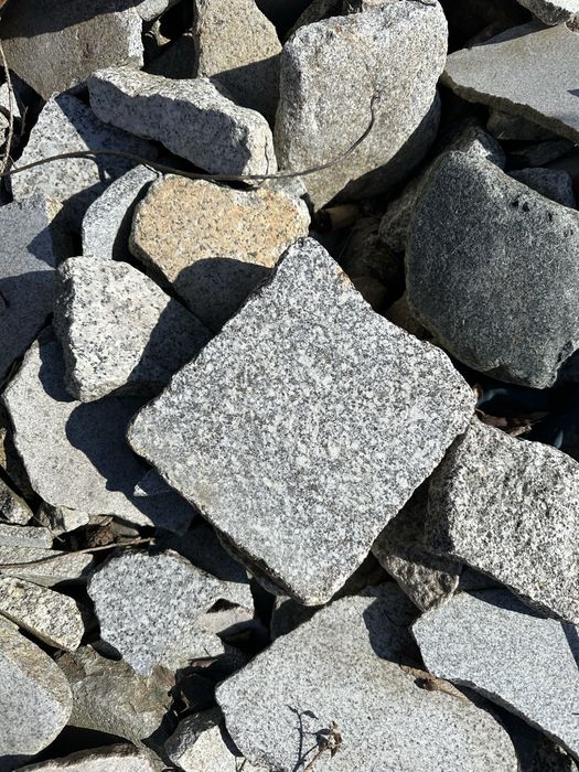 Kamień ozdobny granitowy idealny na mozaiki, ścieżki, ogród cena za 1m