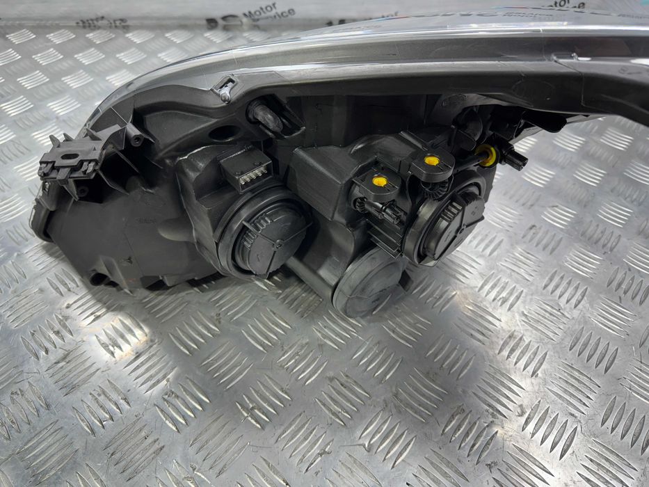 Фара правая Новая Opel Vectra C рестайлинг Valeo 89312329