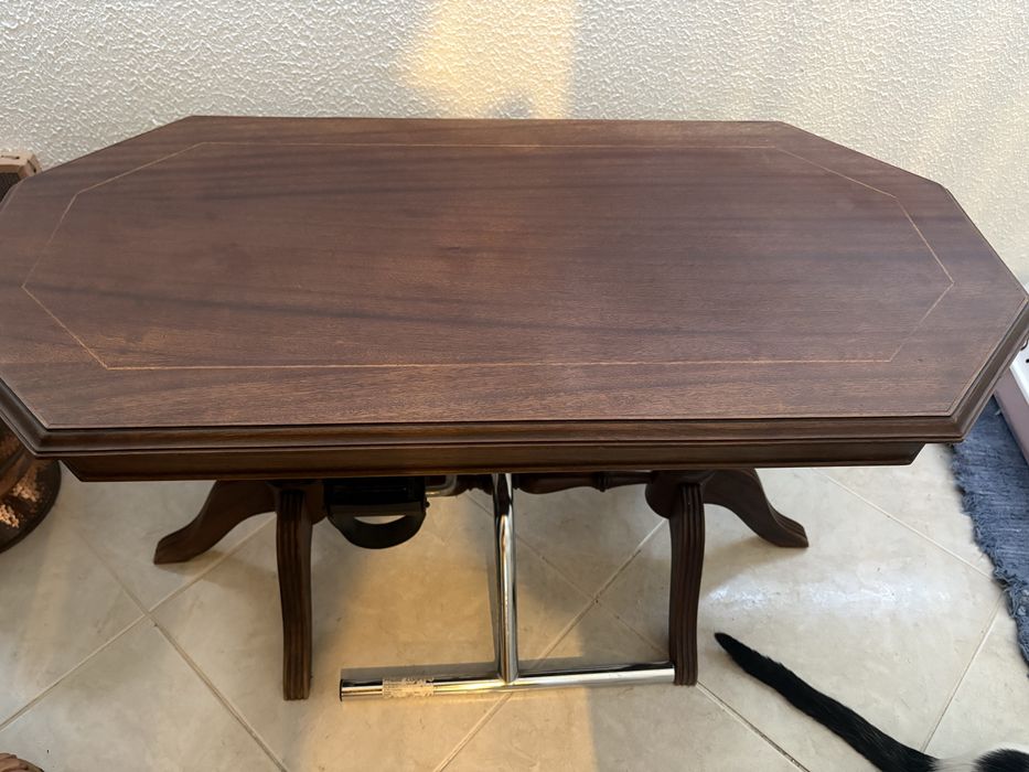 Mesa em madeira de qualidade