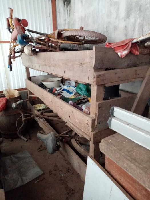 Estaleiro de madeira para colocar batatas. 220x85x135cm