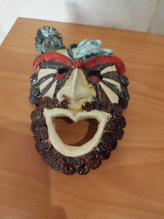 Máscara em tom beje do Nuno Ferreira