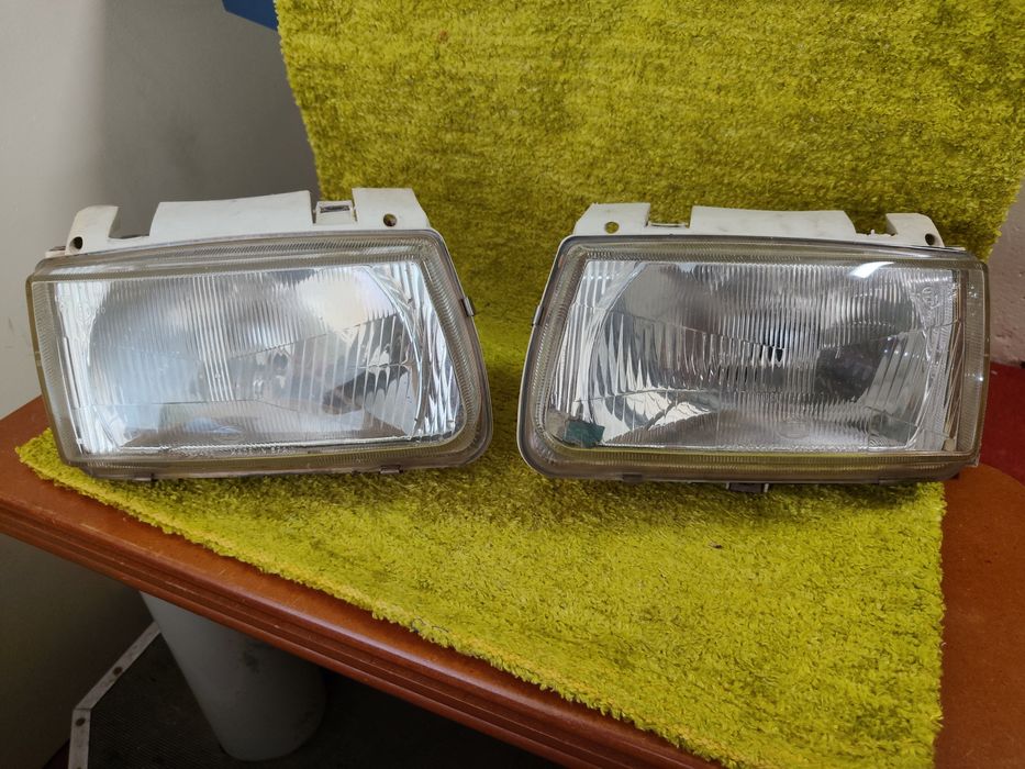 Par Faróis Dianteiros HELLA VW Polo 6N – Esquerdo + Direito