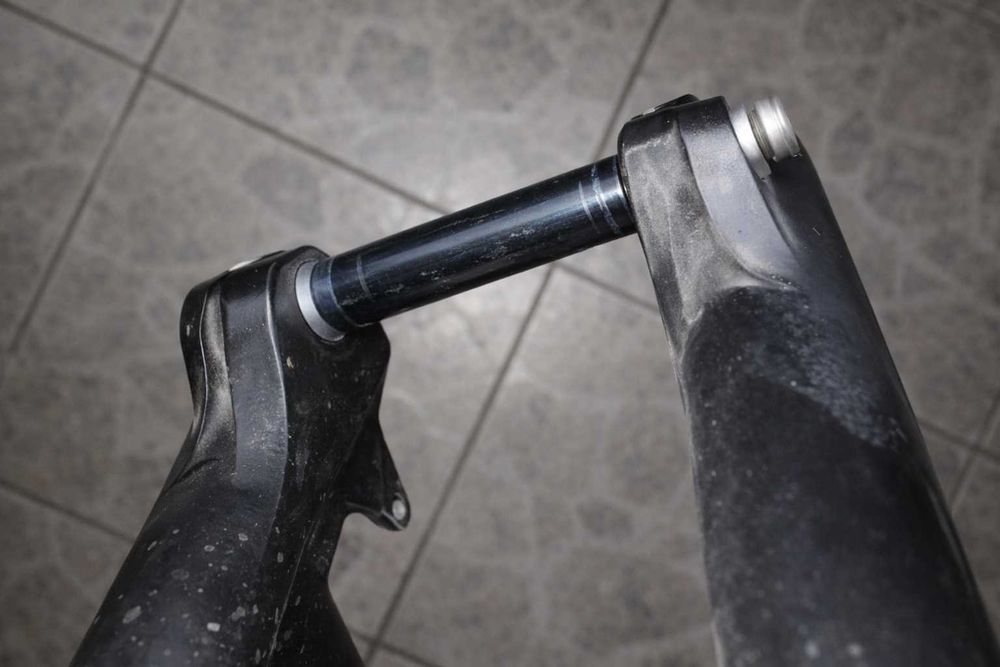 Двухкоронна велосипедна вилка FOX 40, потерті ноги.