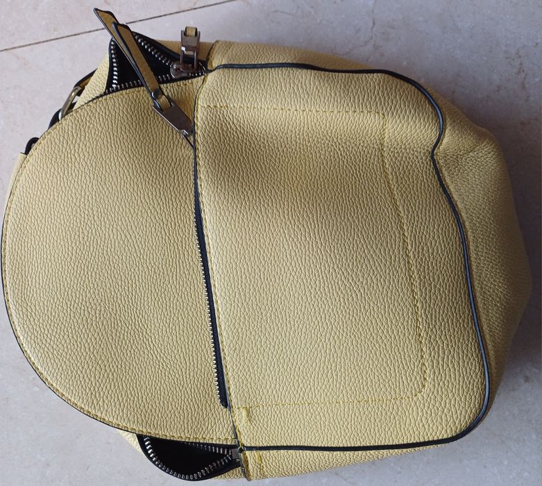 Mochila Parfois em bom estado