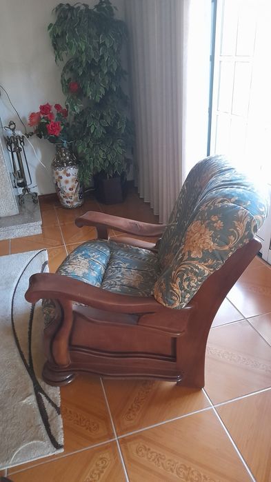 Sofá de 3 lugares + 2 poltronas