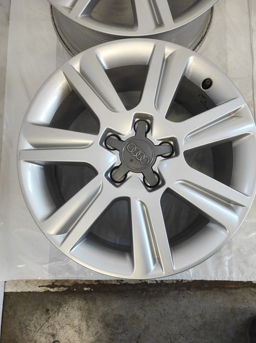 113 Felgi aluminiowe ORYGINAŁ AUDI R 17 5x112 otwór 66,6 Ładne