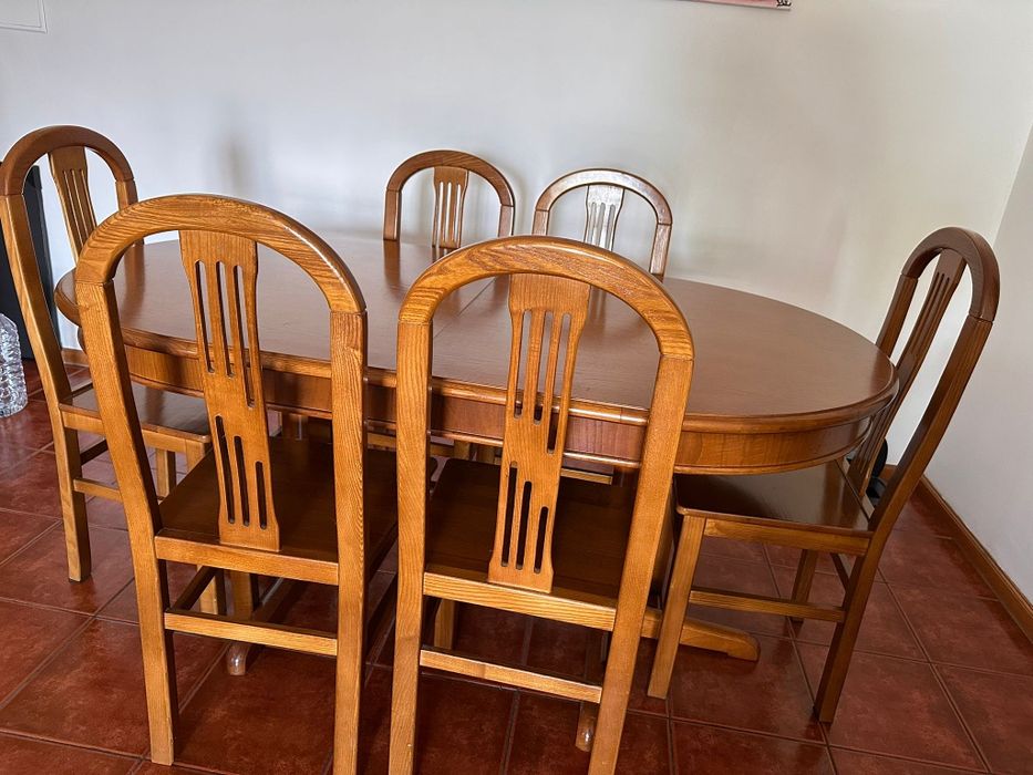 Mesa de jantar e 6 cadeiras