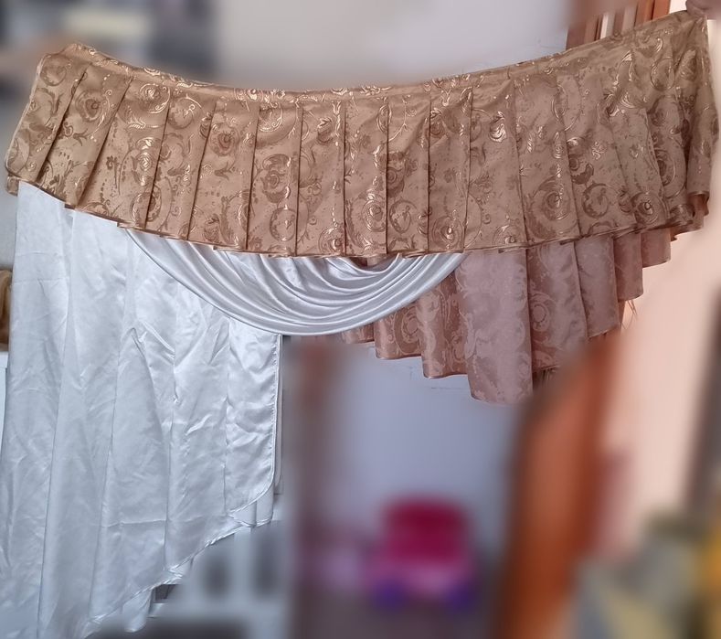 Продам ламбрекен на карніза