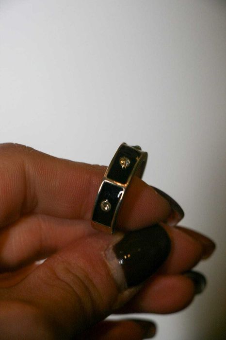 Anel Prateado e Preto com Brilhantes