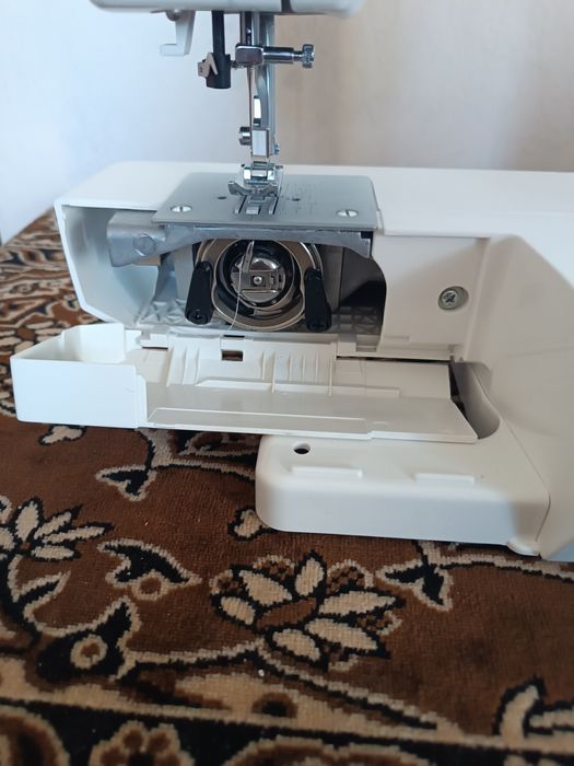 Продаю швейную машину.