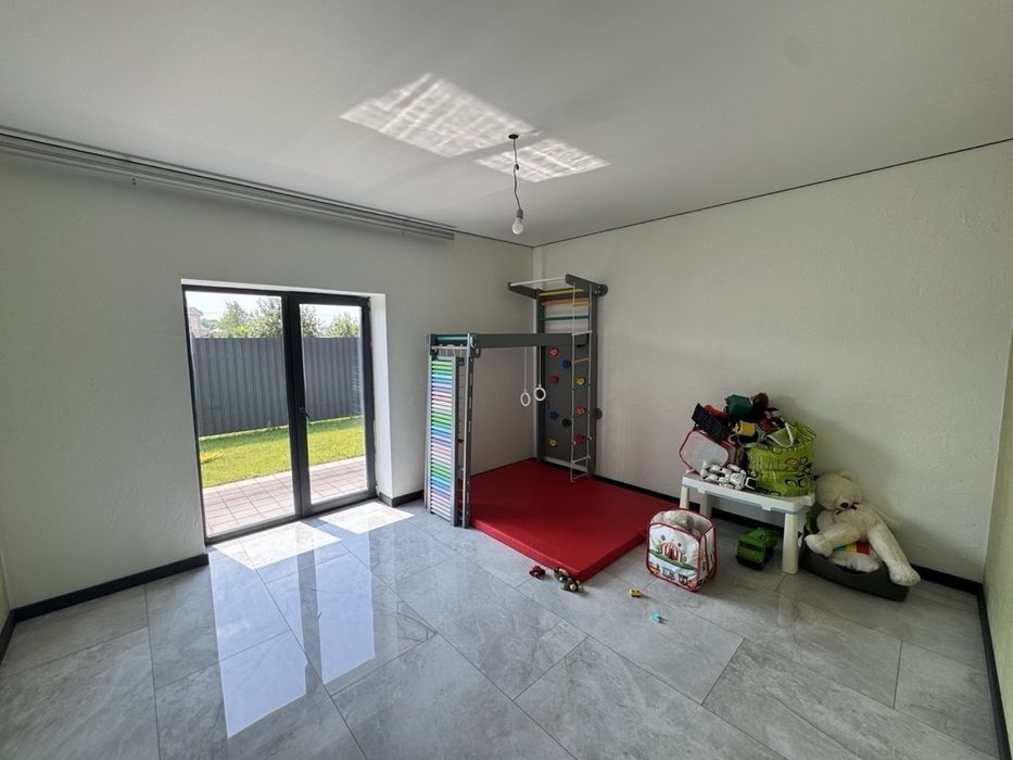 Продаж преміального  сучасного будинку з цікавим ремонтом 220 м² ,25 соток ,зона відпочинку 22 хв до Києва,без %