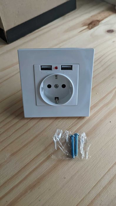 Tomada Embutida com 2 Portas USB 16A-250V