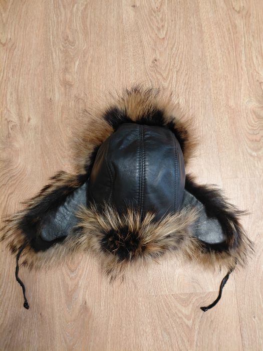 Шапка мужская. 54 размер. Енот. Кожа.