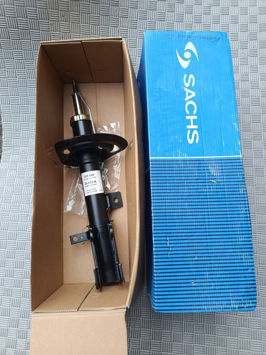 Продам стойки амортизатори Sachs на Dodge Journey
