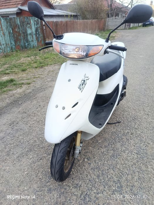 Honda dio Af 35 zx.