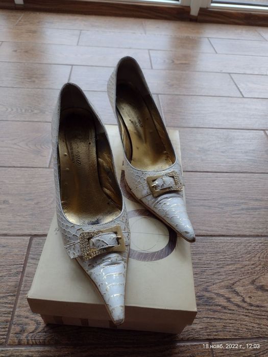 Женские кожаные туфли