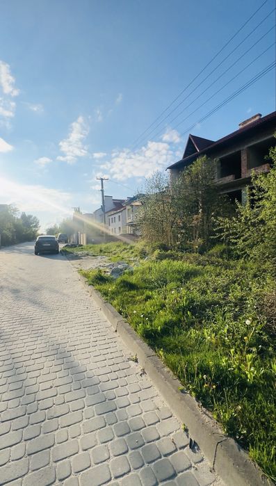 Сокільники ділянка вул Княгині Ольги обжита вулиця по бруківці заїзд