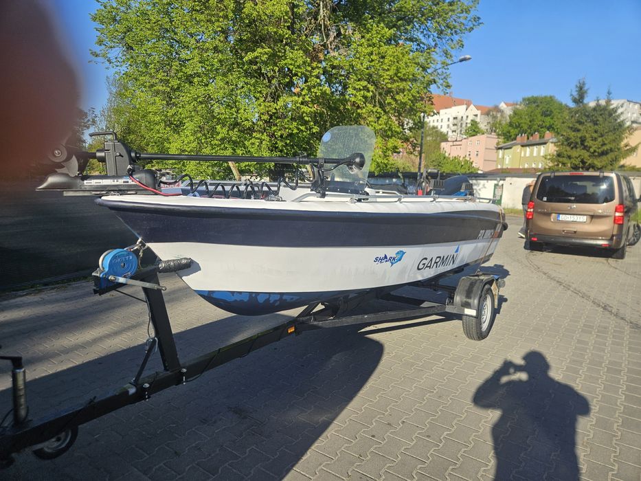 Łódź motorowa wędkarska