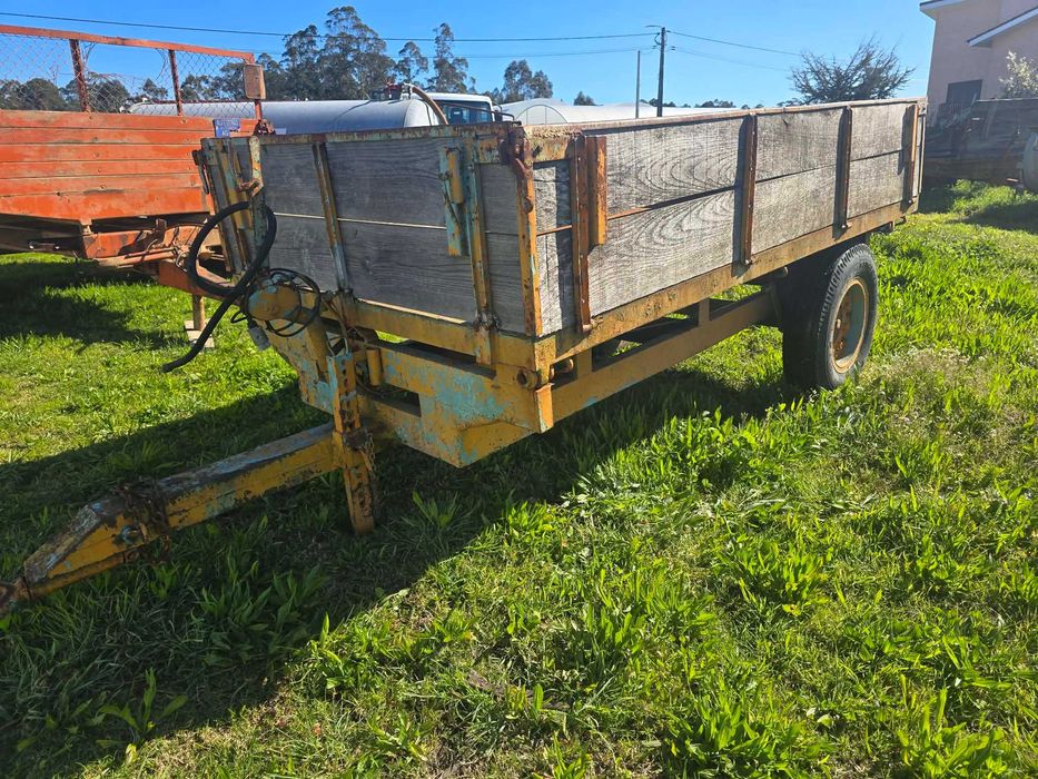 Reboque agricola tribasculante 3200 kg peso bruto - usado c/documentos