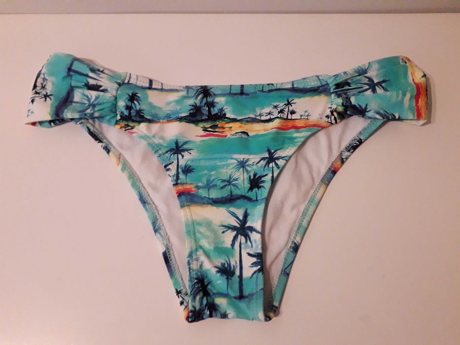 Biquini verde água com palmeiras