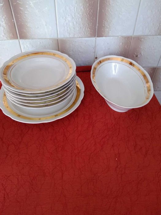 Набор тарелок з позолотою