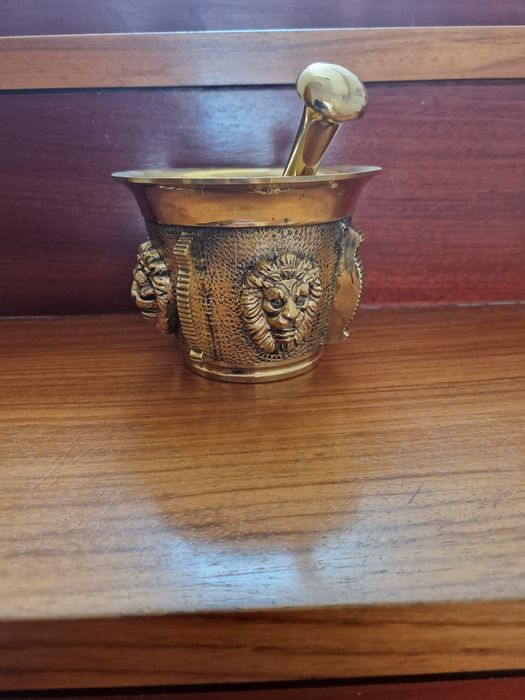 Almofariz completo em metal