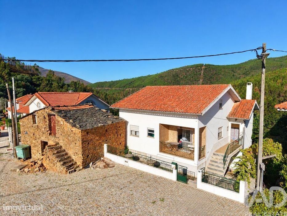 Casa / Villa em Vide e Cabeça