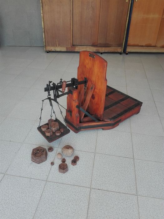 Vende-se balança decimal , reliquia .