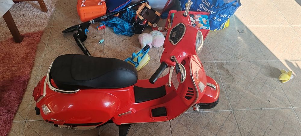 Vespa de criança bateria