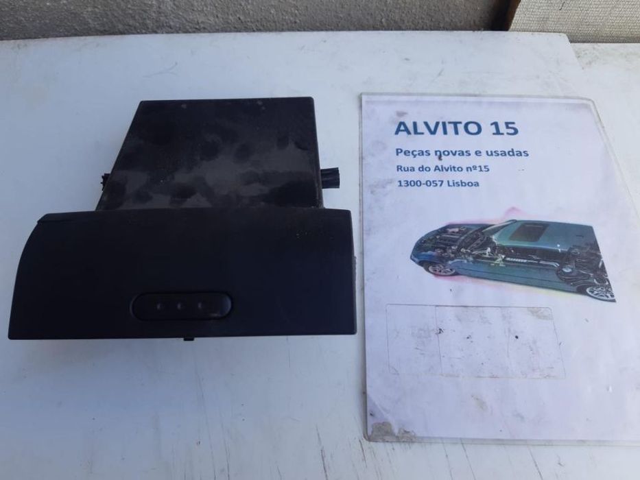 caixa com porta do tablier