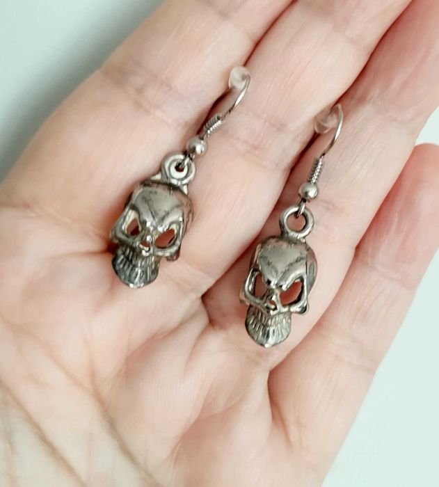 Kolczyki czaszki na Halloween