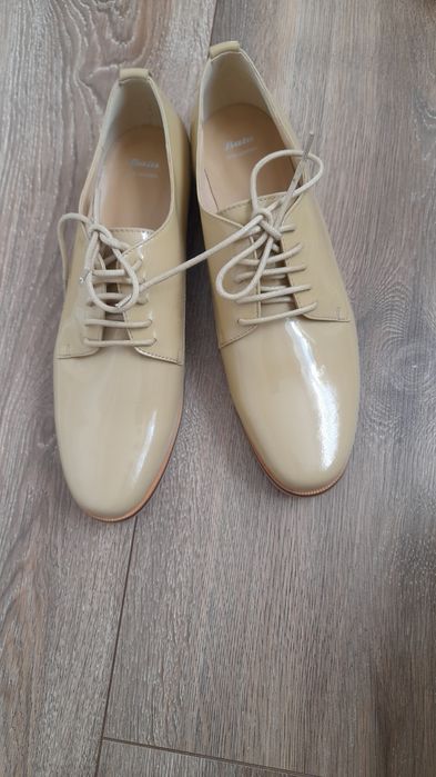 Нові шкіряні туфлі фірми Bata,розмір 39