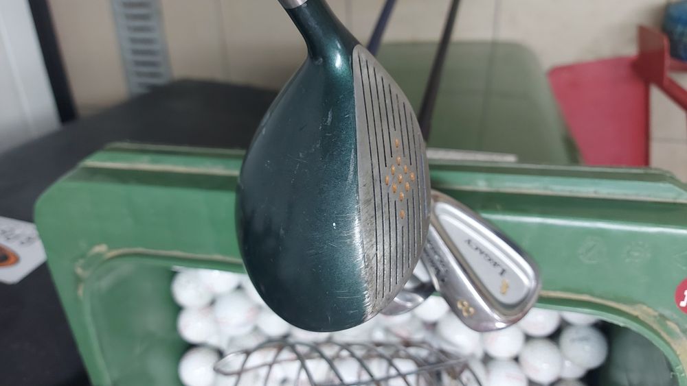 3 kije golfowe + 50 piłek + 20 Tee. Zestaw.