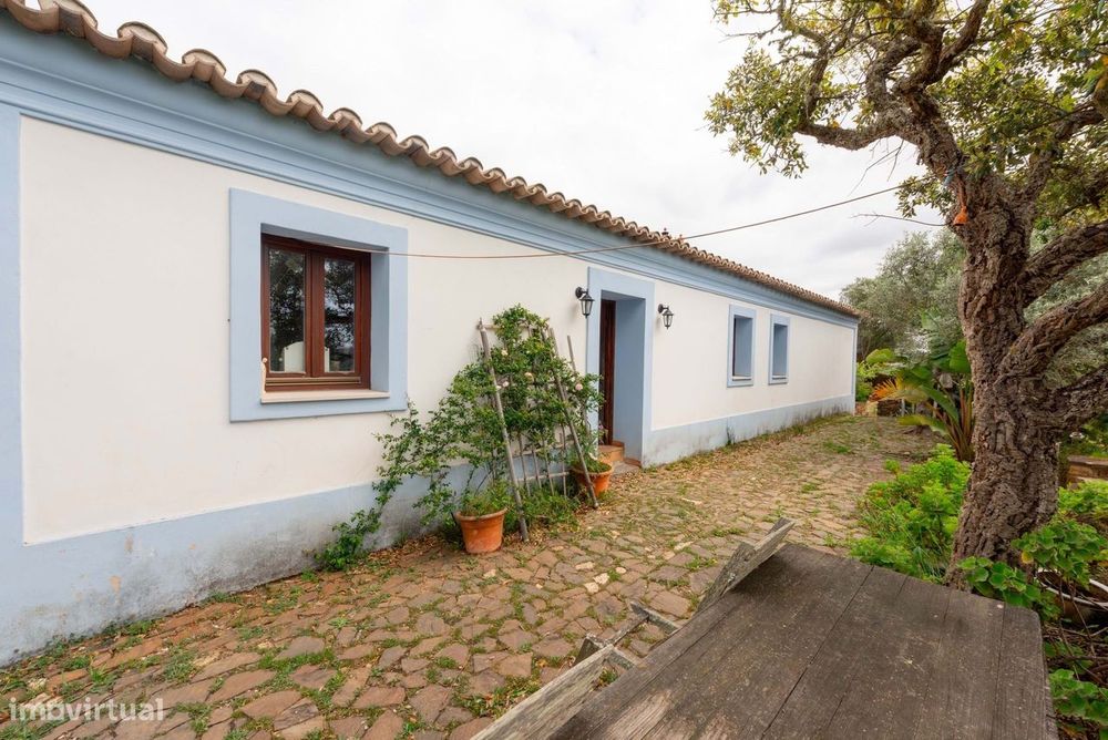 Casa tradicional exclusiva off-grid com 15 hectares no interior do Alg