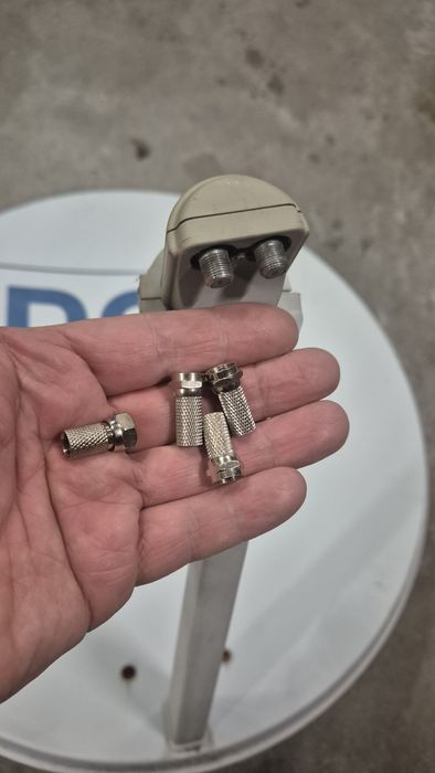 Antena satelitarna plus konwerter.