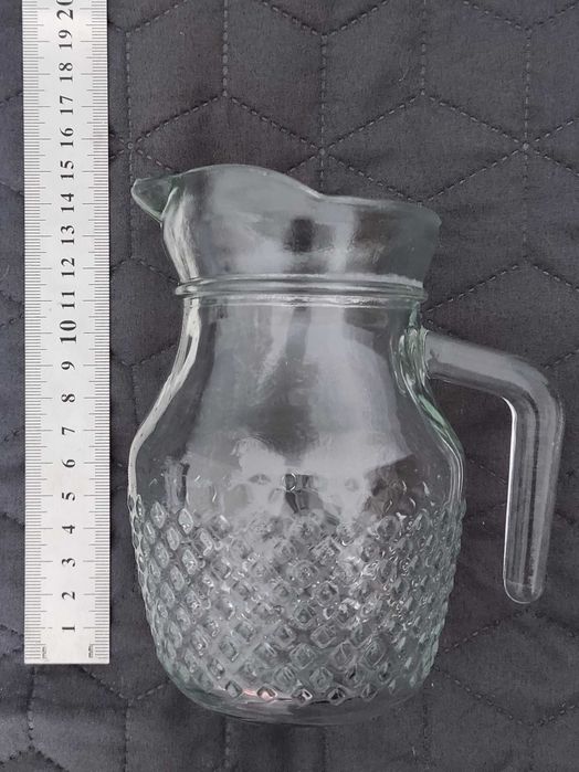 Mały dzbanek szklany
