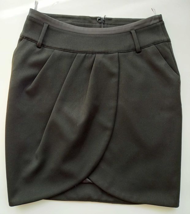 Czarna elegancka mini spódniczka. rozm. z metki 38