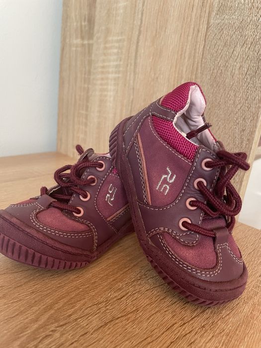 Взуття для дівчинки