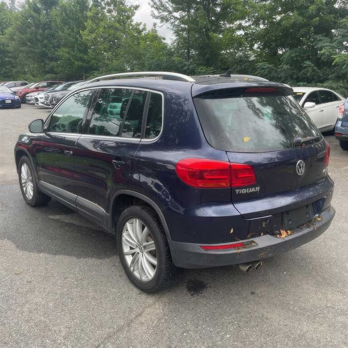 Volkswagen Tiguan SE 4Motion      2013