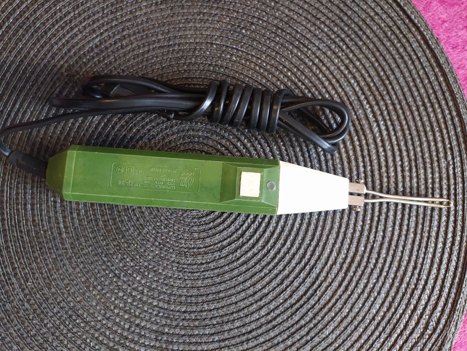 Zabytkowa lutownica transformatorowa z czasów PRL-u