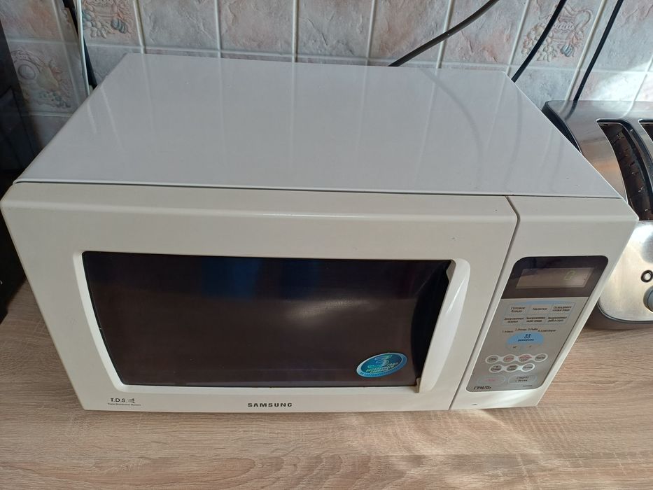 Мікрохвильова піч Samsung.